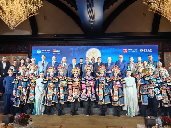 “天涯共此时——广东之夜”第二场演出现场合影.jpg