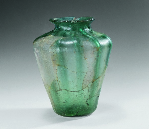 南汉 玻璃瓶 康陵出土.jpg