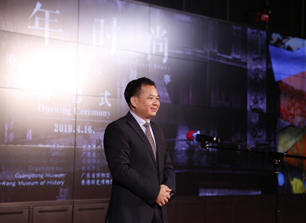 广东省文化厅张奕民副厅长宣布展览开幕